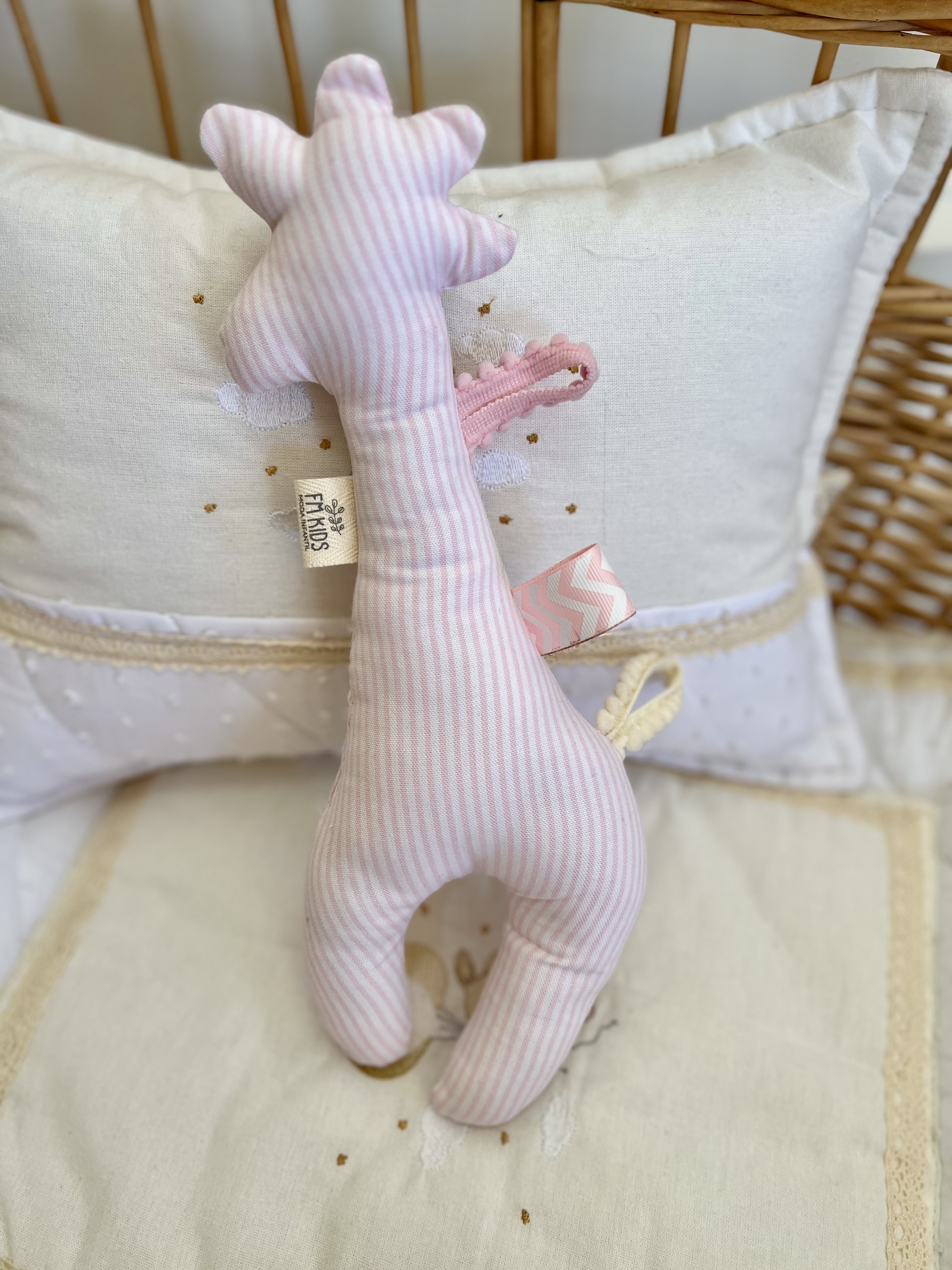 Muñeco de apego Jirafa en rayas rosa pastel